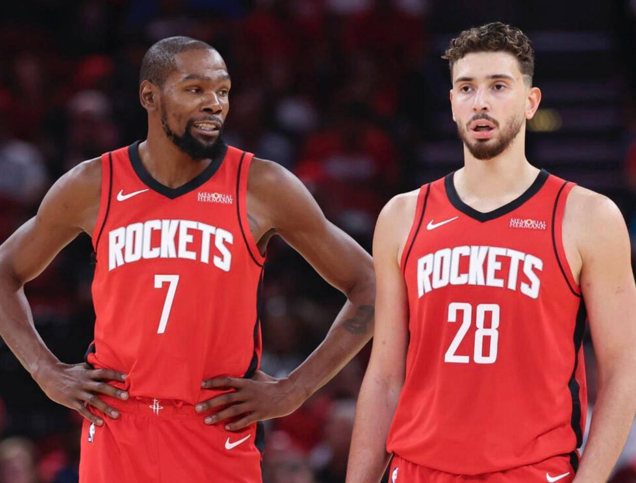 九游体育-火箭惨败黄蜂，抢板投二次战术已破产！杜兰特一个人救不了他们