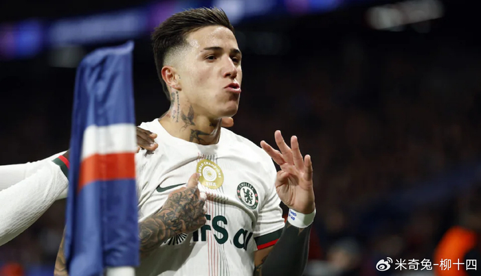 九游官网-利物浦让萨拉赫和维尔茨先发打巴黎，是最坏的主意|穆罕默德·萨拉赫|萨拉赫-叶海亚|巴黎圣日耳曼|后场|切尔西_新浪体育_新浪新闻